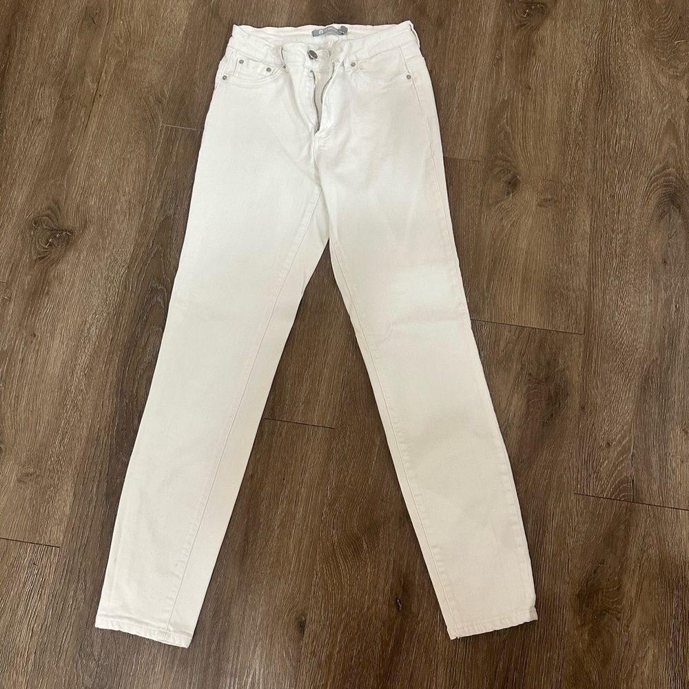 Tractr Women’s White Skinny Jeans